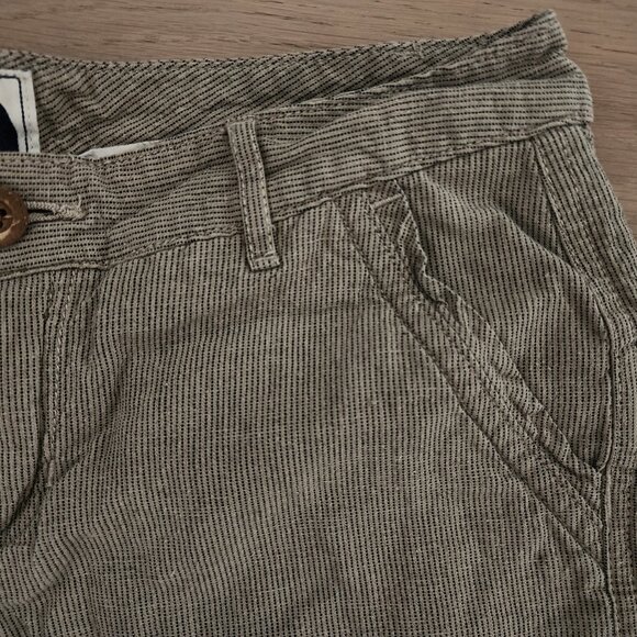 Women's North Face size 2 low rise shorts - Picture 5 of 12